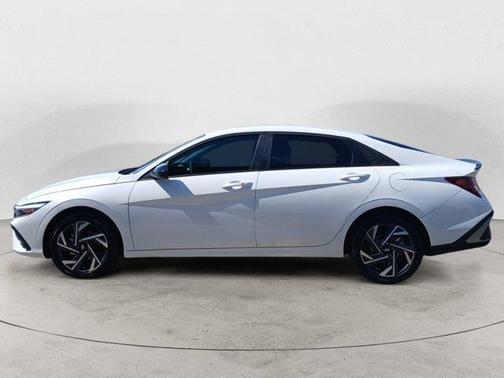 2025 Hyundai ELANTRA HEV SEL