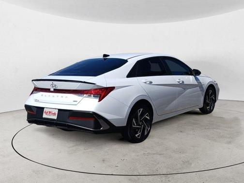 2025 Hyundai ELANTRA HEV SEL