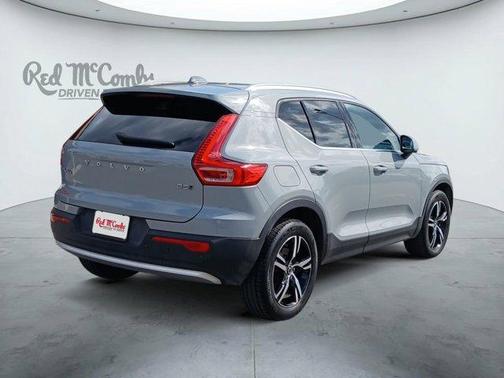 Metallic 2024 Volvo XC40 B5 Core