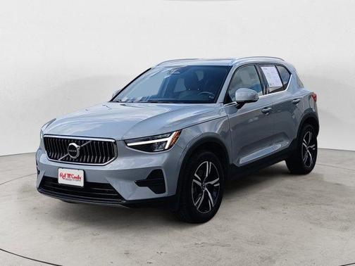 Metallic 2024 Volvo XC40 B5 Core