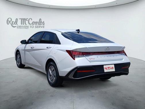 White Pearl 2026 Hyundai ELANTRA SE