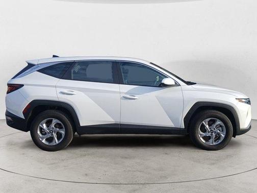 2023 Hyundai TUCSON SE