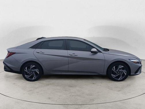 2025 Hyundai ELANTRA HEV Limited