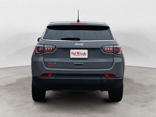 Sting Gray Clearcoat 2023 Jeep Compass Sport