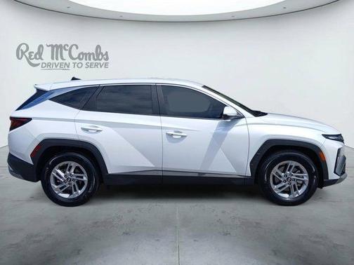 White Pearl 2025 Hyundai TUCSON SE