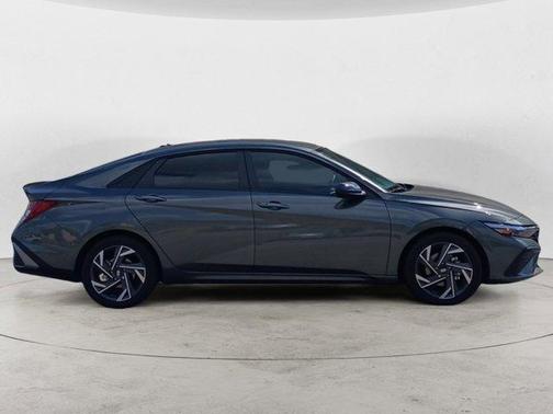 2025 Hyundai ELANTRA HEV SEL