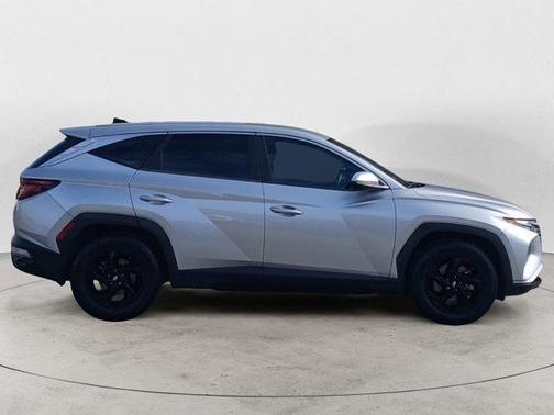 2022 Hyundai TUCSON SE