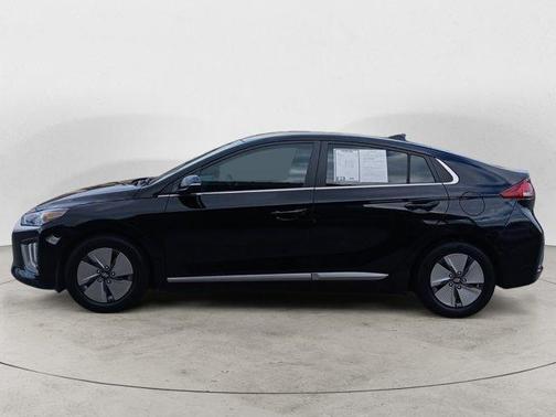 2022 Hyundai IONIQ Hybrid SE