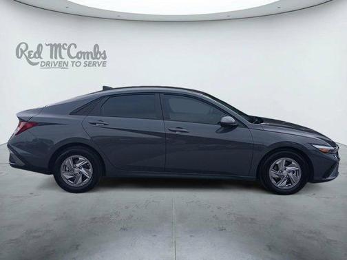 Gray 2025 Hyundai ELANTRA SE