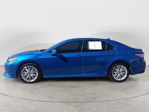 2020 Toyota Camry Hybrid XLE