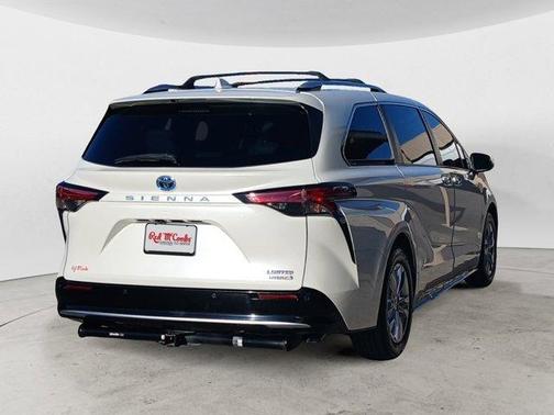2021 Toyota Sienna 