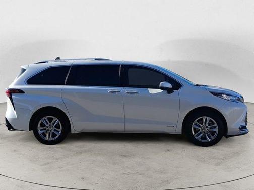 2021 Toyota Sienna 
