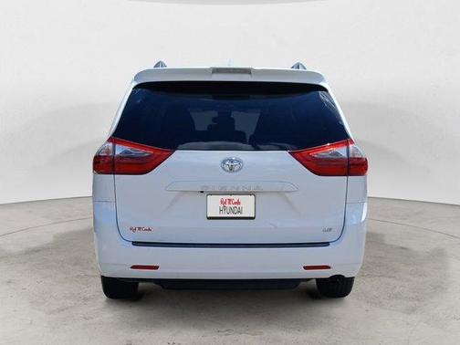 2020 Toyota Sienna LE