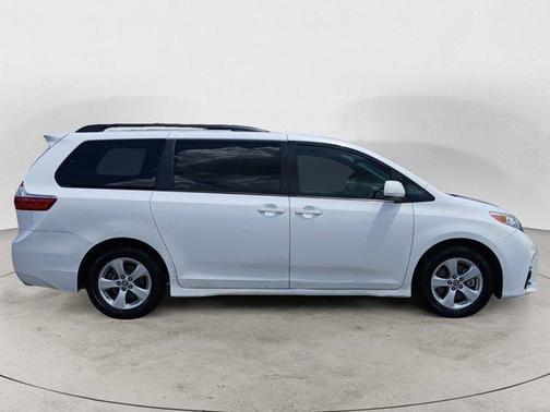 2020 Toyota Sienna LE