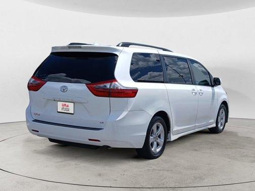 2020 Toyota Sienna LE
