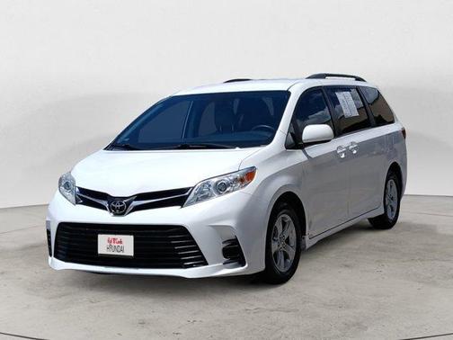2020 Toyota Sienna LE