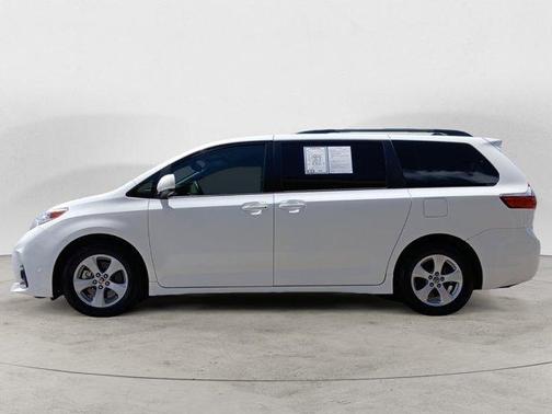 2020 Toyota Sienna LE