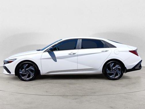 2025 Hyundai ELANTRA HEV SEL