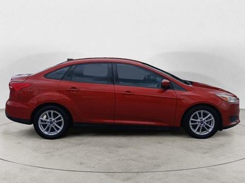 Hot Pepper Red Metallic Tinted Clearcoat 2018 Ford Focus SE