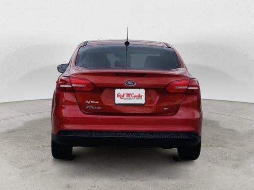 Hot Pepper Red Metallic Tinted Clearcoat 2018 Ford Focus SE