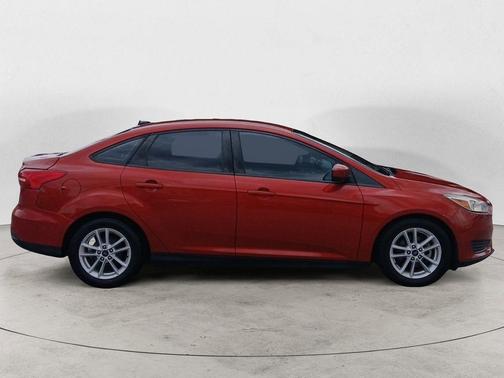 Hot Pepper Red Metallic Tinted Clearcoat 2018 Ford Focus SE