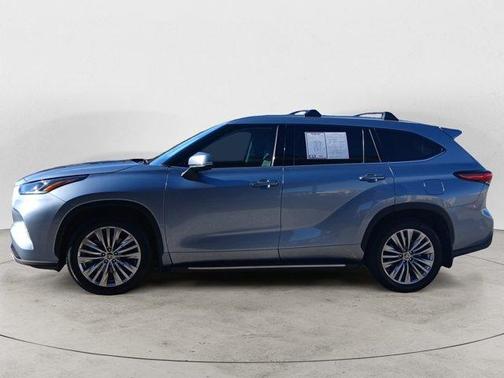 2022 Toyota Highlander Platinum