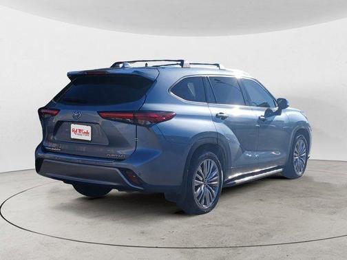 2022 Toyota Highlander Platinum