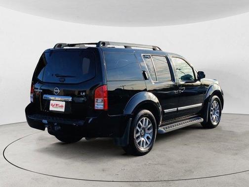 2012 Nissan Pathfinder LE