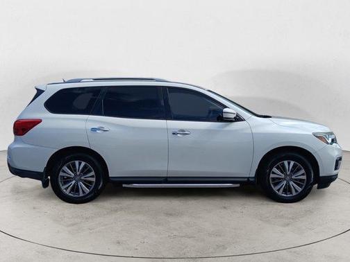 2018 Nissan Pathfinder SV