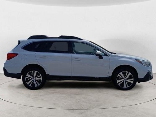 White 2019 Subaru Outback 2.5i Limited