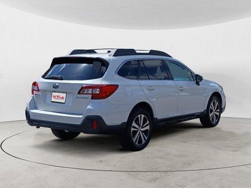 White 2019 Subaru Outback 2.5i Limited