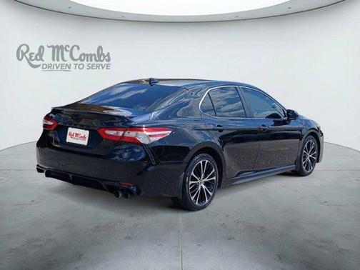 Midnight Black Metallic 2020 Toyota Camry SE