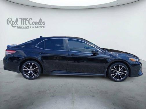 Midnight Black Metallic 2020 Toyota Camry SE