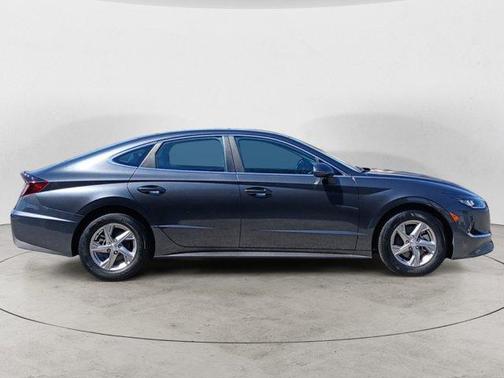 2022 Hyundai SONATA SE