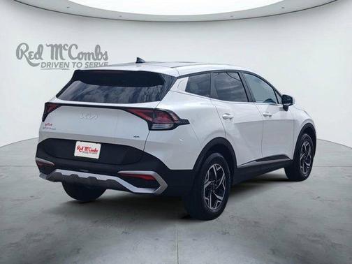 Snow White Pearl 2024 Kia Sportage LX