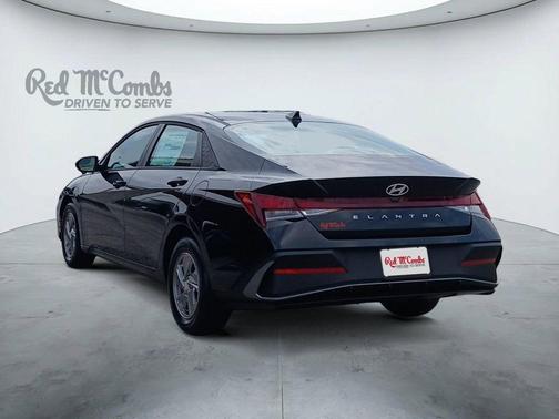 Black 2026 Hyundai ELANTRA SE