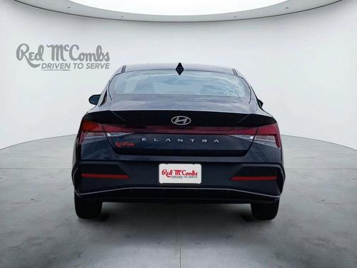 Black 2026 Hyundai ELANTRA SE