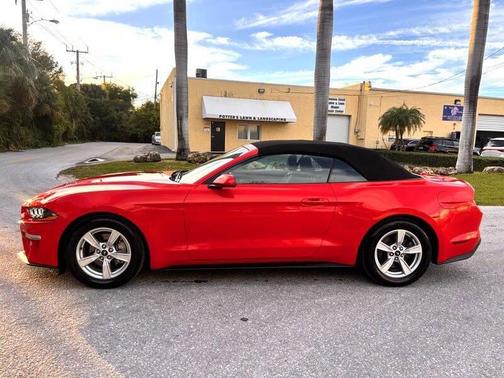 2022 Ford Mustang EcoBoost