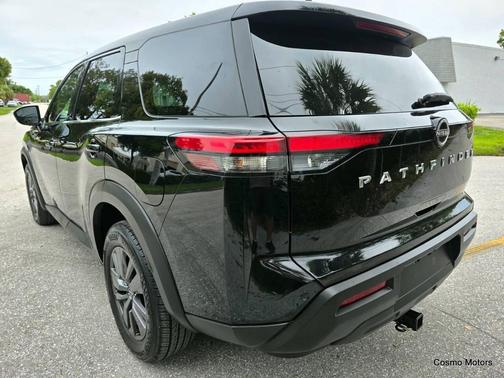 2022 Nissan Pathfinder S 4WD