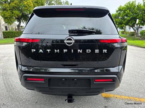 2022 Nissan Pathfinder S 4WD