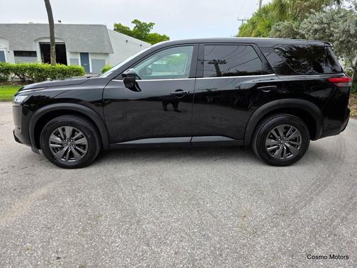2022 Nissan Pathfinder S 4WD