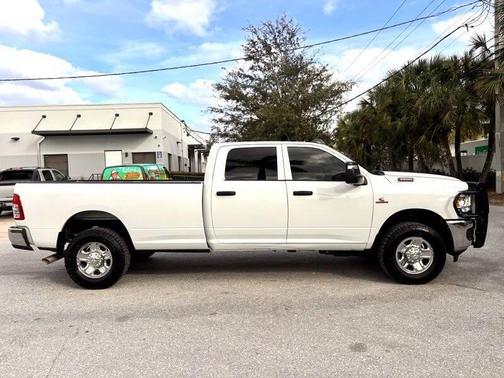 2024 RAM 3500 Tradesman Crew Cab 4x4 8' Box