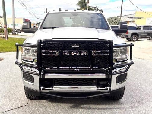2024 RAM 3500 Tradesman Crew Cab 4x4 8' Box