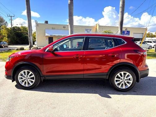 2022 Nissan Rogue Sport SV