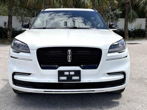 Pristine White Metallic Tri-Coat 2024 Lincoln Aviator Reserve AWD