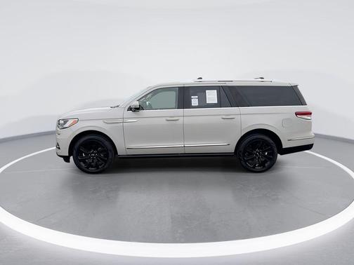 Pearl Metallic 2024 Lincoln Navigator L Reserve