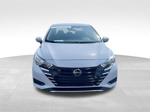 Gray Sky Pearl 2023 Nissan Versa 1.6 SV