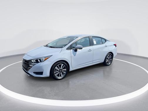 Gray Sky Pearl 2023 Nissan Versa 1.6 SV