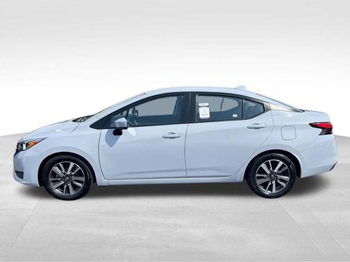 Gray Sky Pearl 2023 Nissan Versa 1.6 SV