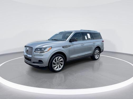 Radiance Metallic 2023 Lincoln Navigator Reserve